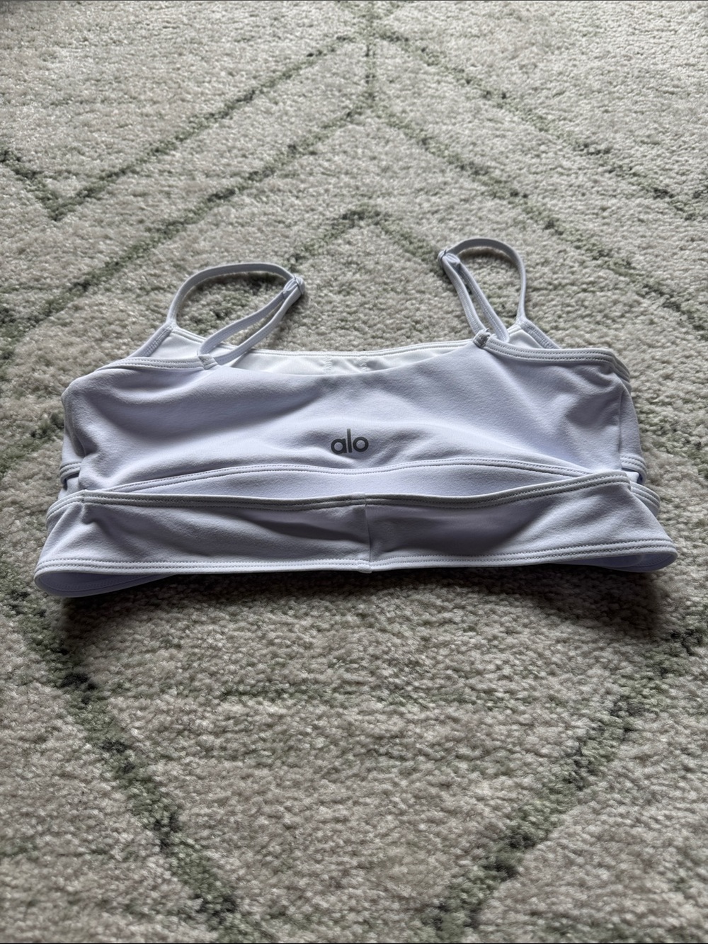 Alo Yoga - Airbrush Enso Cross Bra in White size Small - Picture 5 of 6